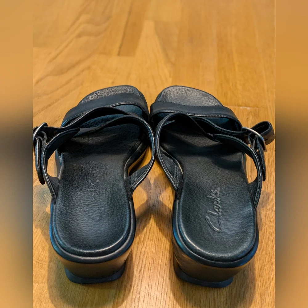 Clarks 1 inch Slip On Top Buckle Leather Strap Sandal 33805 Open Heel 8M